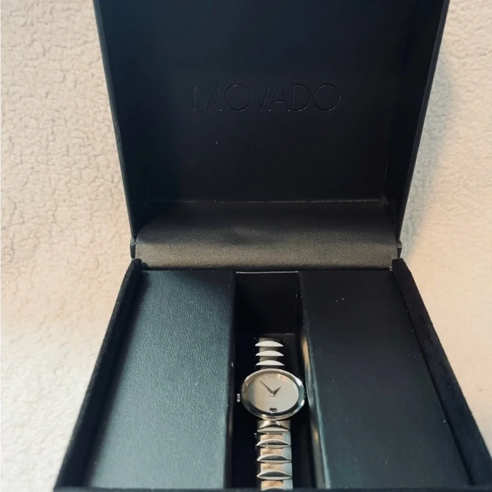 Movado Women’s Mother of Pearl Watch - Picture 9 of 10